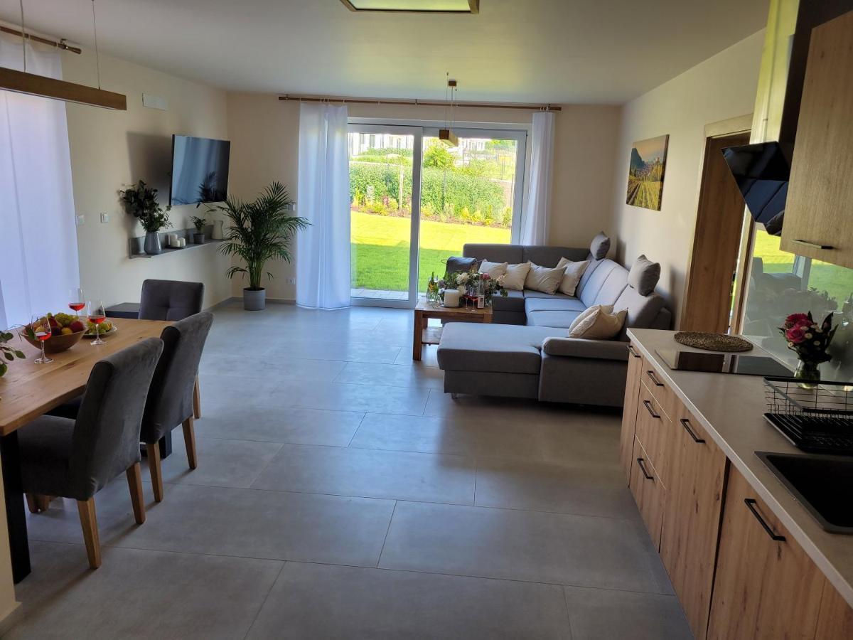 Apartamento Zamek Na Dlani Mikulov Exterior foto